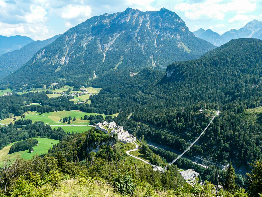 Impressionen - Die highline179 fast ganz drauf. - © <a href="https://papa-wanderwolle.jimdofree.com/2020/10/06/burgenrunde-auf-dem-ehrenberg/" target="_blank">Wolfgang Berres auf papa.wanderwolle</a>